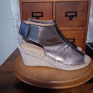 Andre Assous Women's Metallic Wedge Sandals_ 39